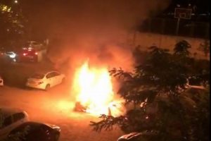 Bursa’nın göbeğinde araç alev alev yandı, mahalleli ayaklandı