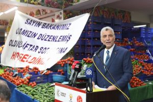 Bakan Bolat, Polatlı’da pazar esnafıyla iftar yaptı