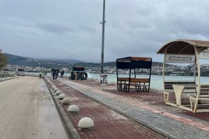 Bursa Gemlik sahil yolu ulaşıma yeniden açıldı