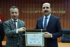 Konya’da Başkan Altay mazbatasını aldı